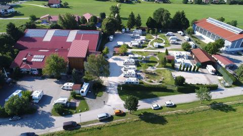 Wohnmobilpark am Tenniszentrum von Oben